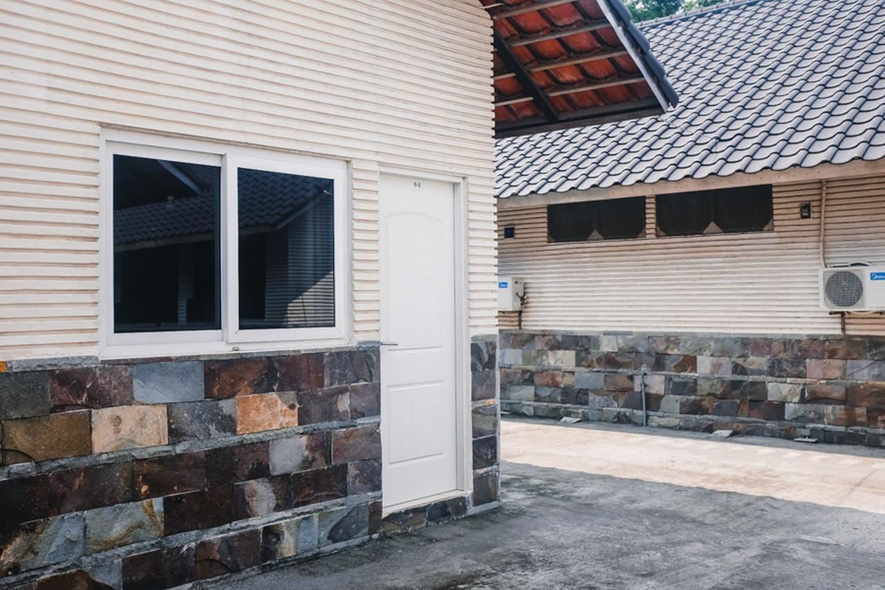 Отель Reddoorz Near Sirkuit Sentul Богор Экстерьер фото